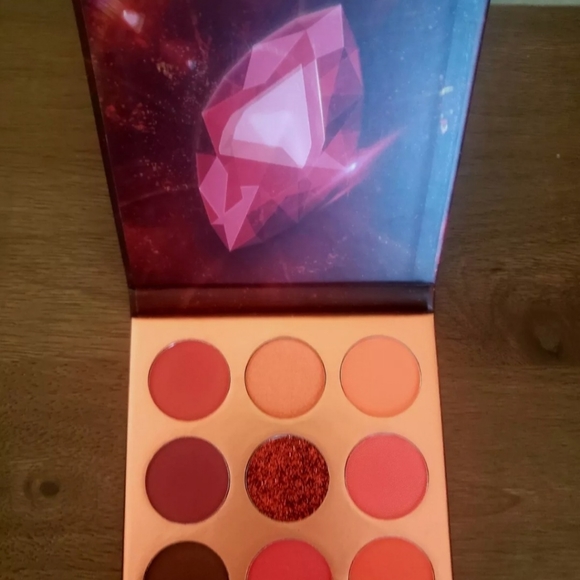 Gemstone Eyeshadow - Picture 2 of 3